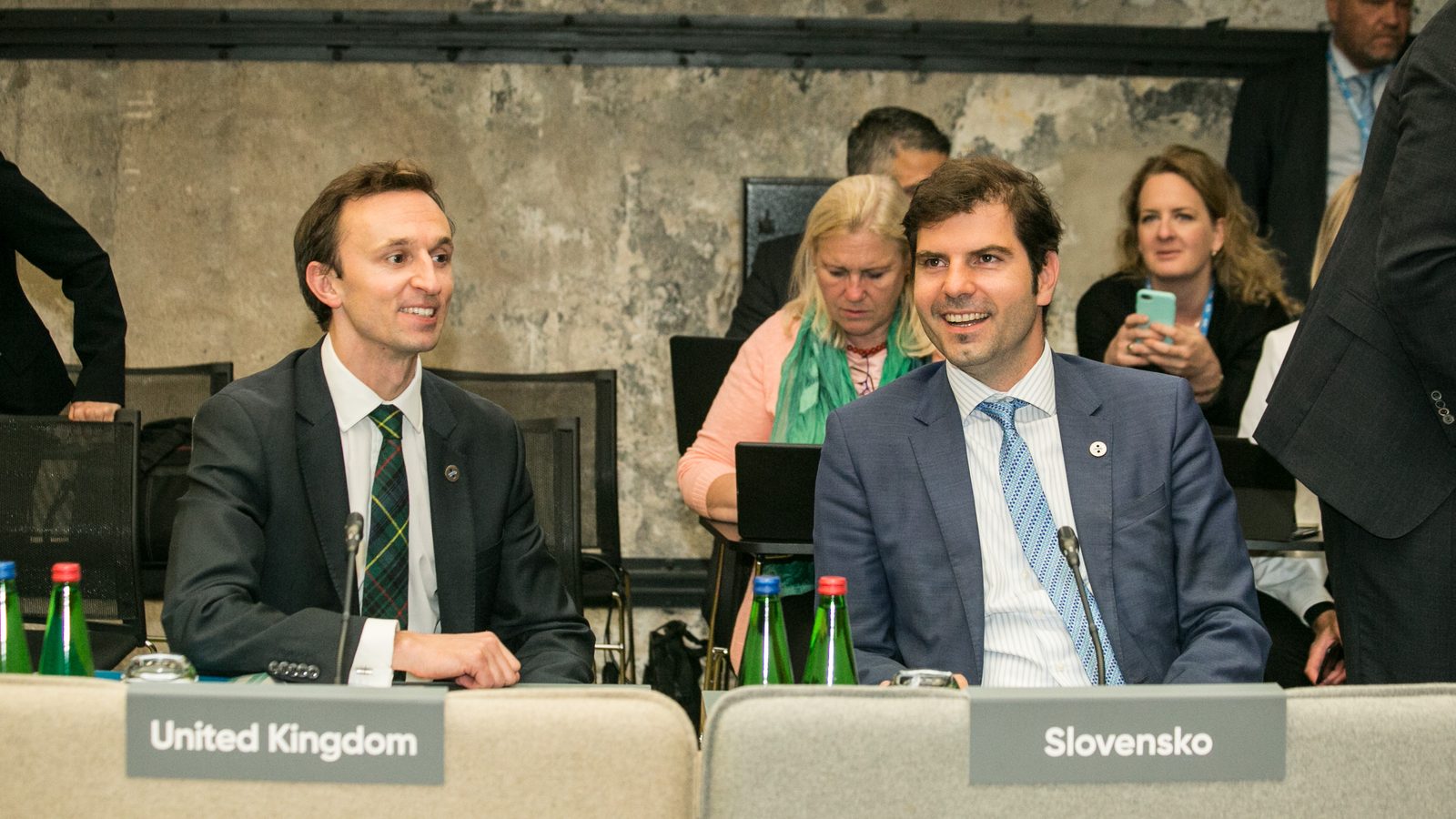 Réunion de conseil d'administration autour d'une table