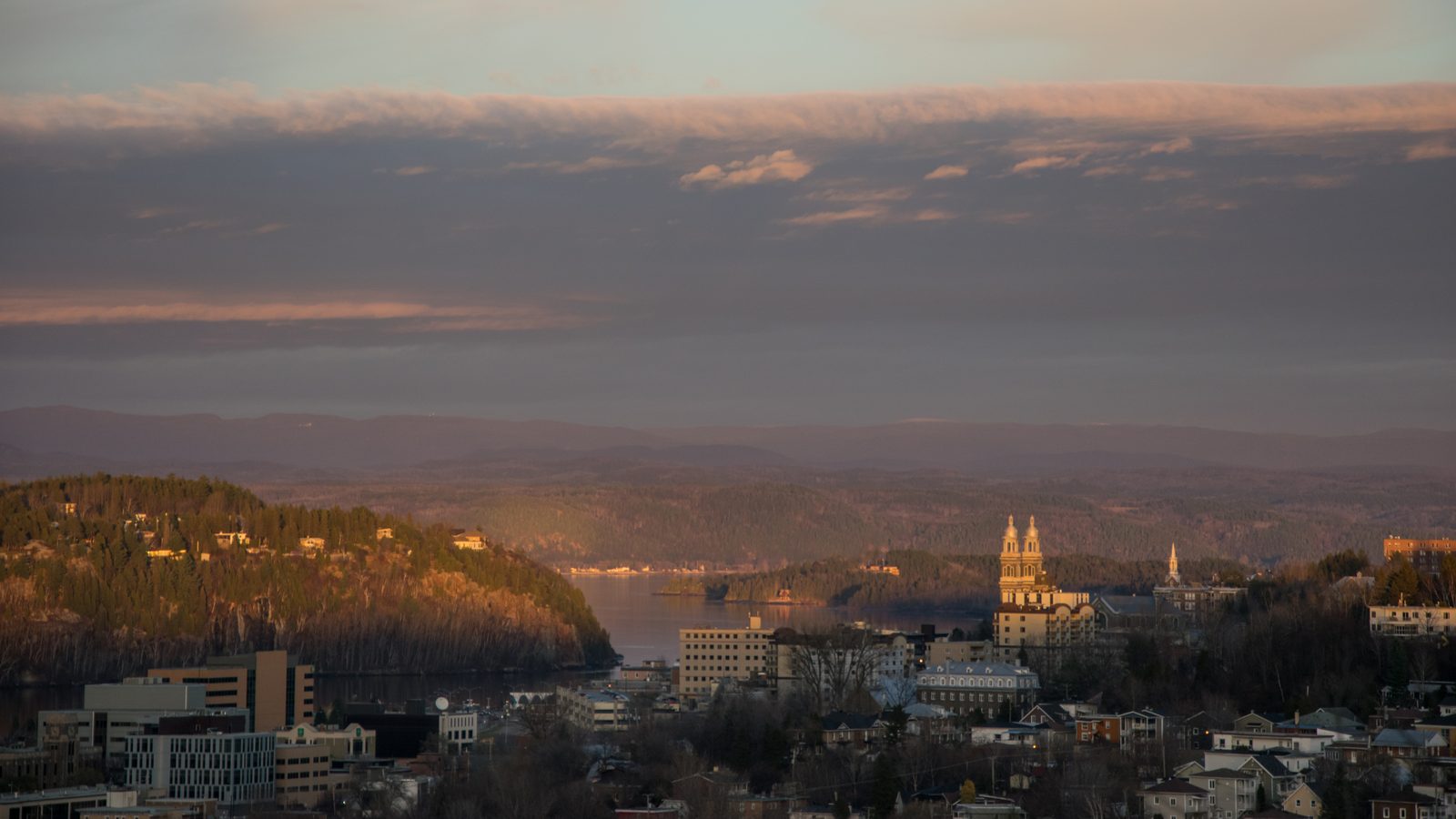 Chicoutimi vue de la rivière Saguenay