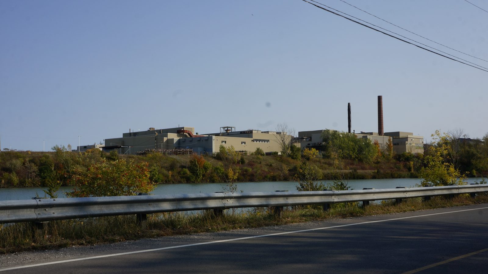 Usine industrielle moderne de fabrication de moteurs